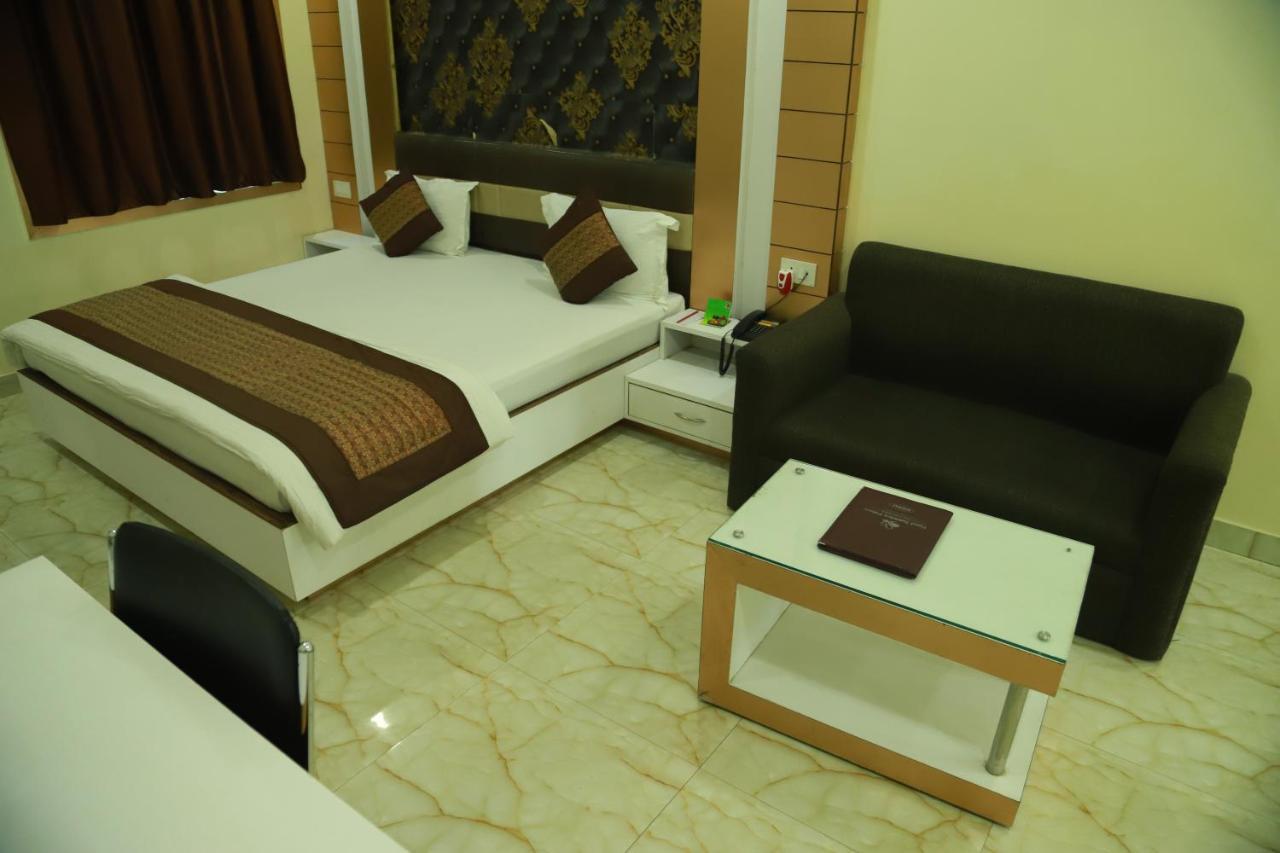 Hotel Sukhdeo Palace Gaya Extérieur photo