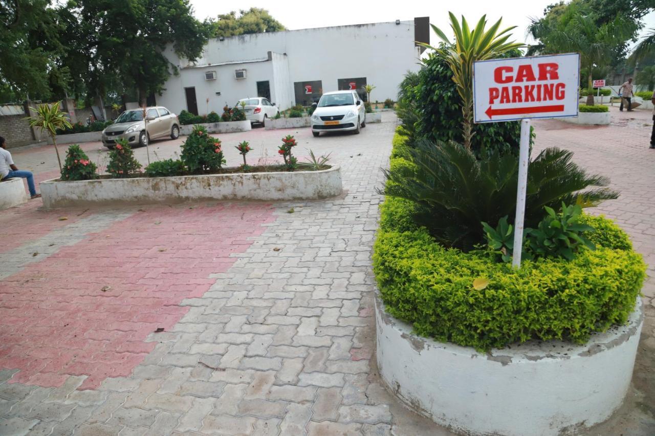 Hotel Sukhdeo Palace Gaya Extérieur photo