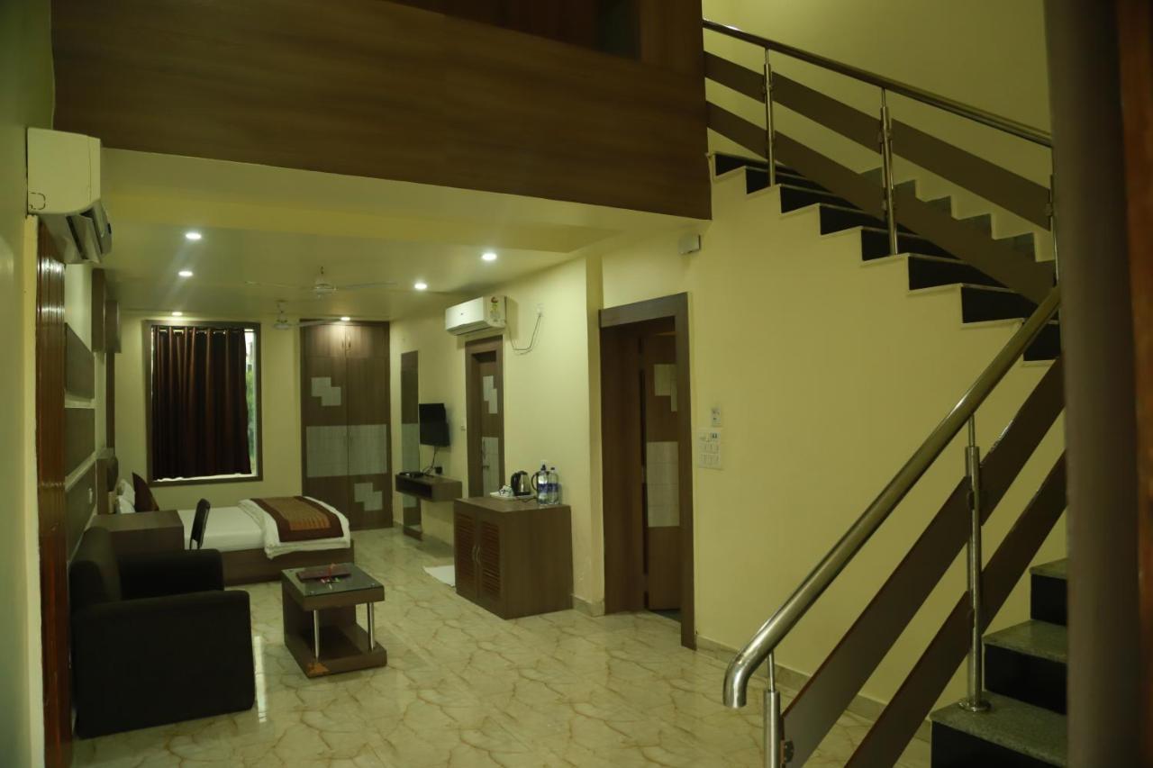 Hotel Sukhdeo Palace Gaya Extérieur photo