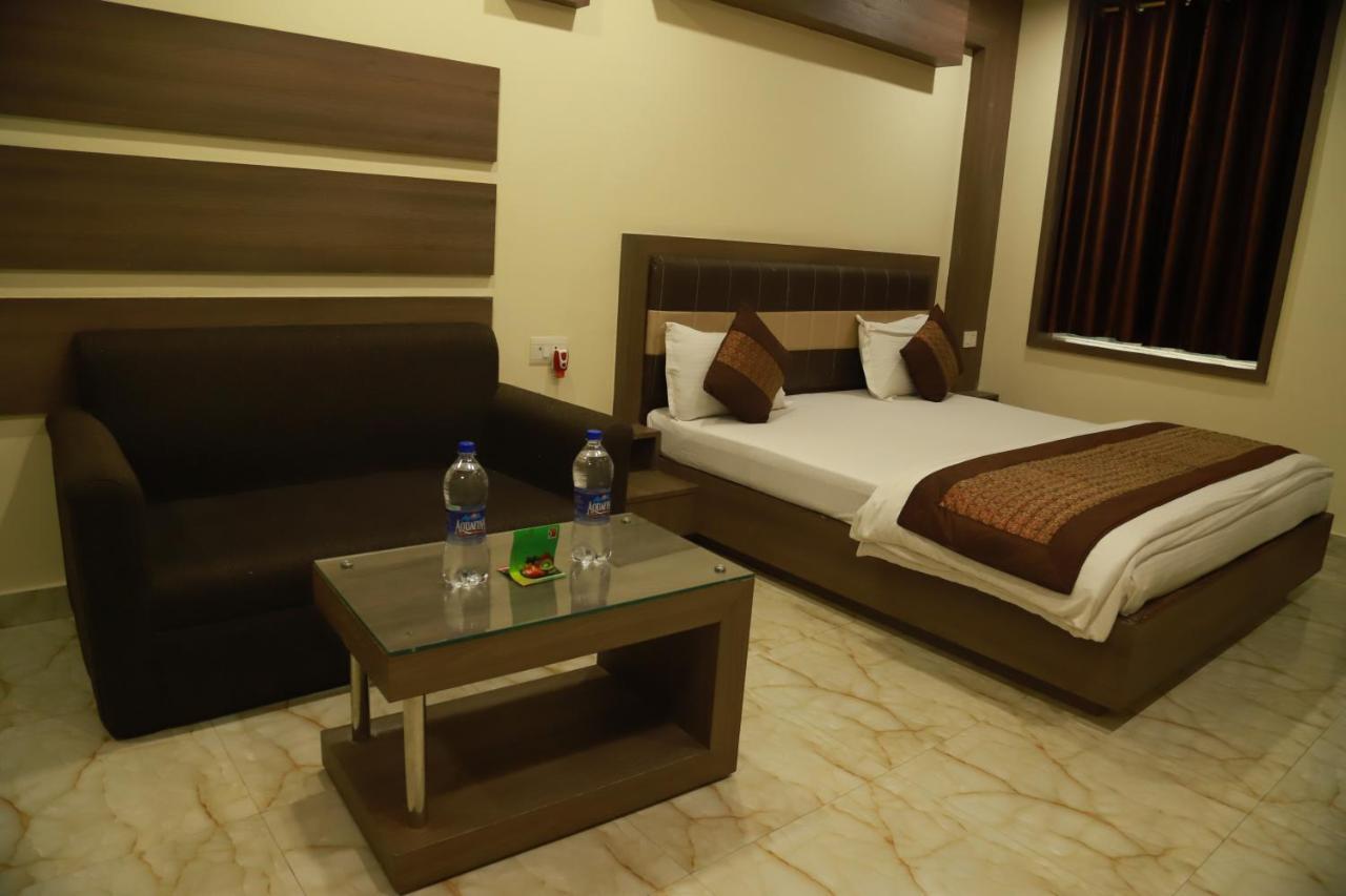 Hotel Sukhdeo Palace Gaya Extérieur photo